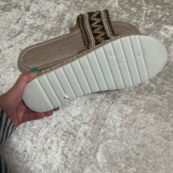 Tan, Brown, and Golden Platform Sandals Size 9.5 - Picture 2 of 4